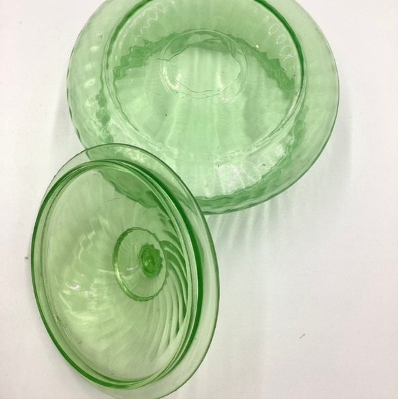 Vintage Spiral Green Hocking Glass Bowl (1928-30) with Lid Depression Glass - Picture 2 of 15
